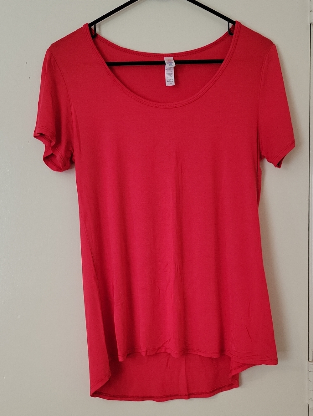 LuLaRoe Women's Bright Red Scoop Neck Short Sleeve Top